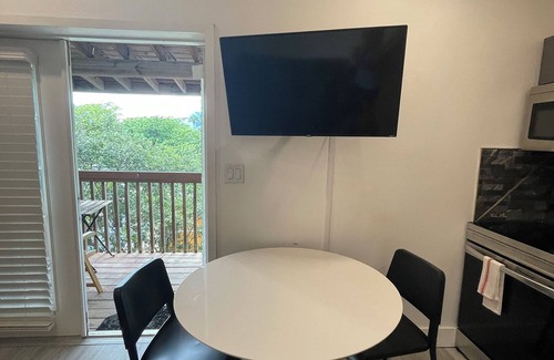 Riverside Park Wohnung | Fresh & Modern Overlooking Fort Lauderdale's Canal