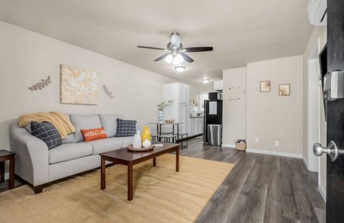 Fig Garden Wohnung | Fresno Apt| 1/1 | Parking|Next to Gazebo Gardens!