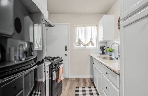 Fig Garden Wohnung | Fresno Apt | Next to Gazebo Gardens | 1 Bed/1 Bath