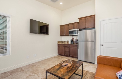 Fresno Wohnung | Fresno Suite | Long-term Stay | Kitchenette | 1:1