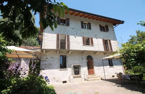 Vacciago Wohnung | Frey apt. 1 + Frey apt. 2 at Lake Orta with garden and pool