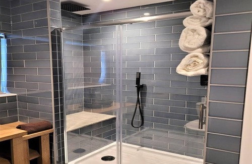 Gloucester Wohnung | Friary House Serviced Apartments by Roomsbooked - 24Hr Reception