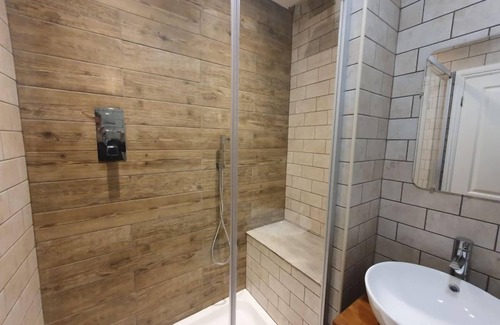 Gloucester Wohnung | Friary House Serviced Apartments by Roomsbooked - 24Hr Reception