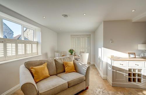 Wheatley Haus | Friday Cottage