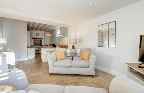 Wheatley Haus | Friday Cottage