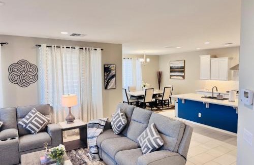 Laveen Haus | Friendly Host Near Loop 202 with Mountain views