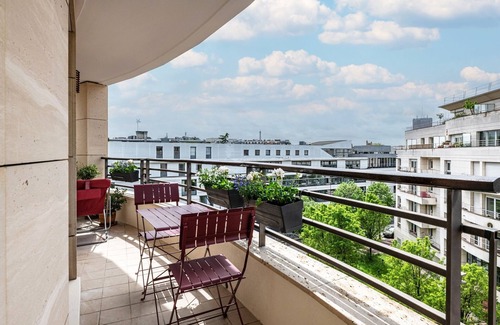 Levallois-Perret Wohnung | From Levallois With Love, by Veeve