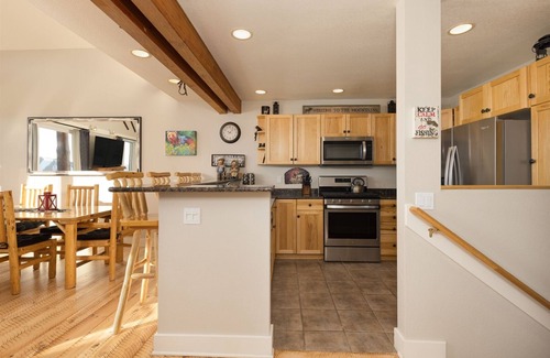 Saddle Ridge Haus | Echte "erste Reihe" Ski-in / out-Sattelkante / Moonlight Club / Whirlpool / Neue Harthölzer