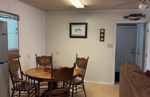 Venice Bootsverleih | Front row Venice Marina 3-bedroom hs. boat sleeps 6. Steps away from restaurant.