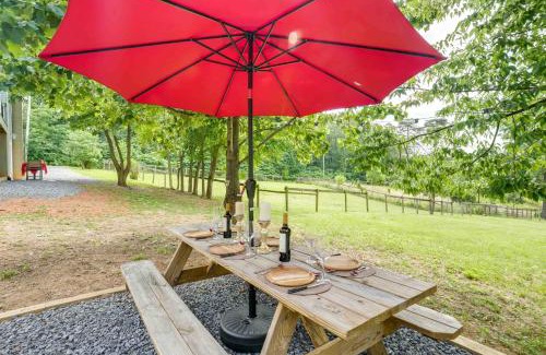 Front Royal Wohnung | Front Royal Studio with Mtn Views and Brick Oven