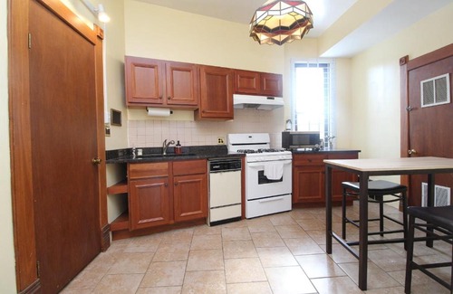Mid-North District Wohnung | FRONTDESK Classic 2 BR Apt in Lincoln Park