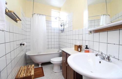 Mid-North District Wohnung | FRONTDESK Classic 2 BR Apt in Lincoln Park