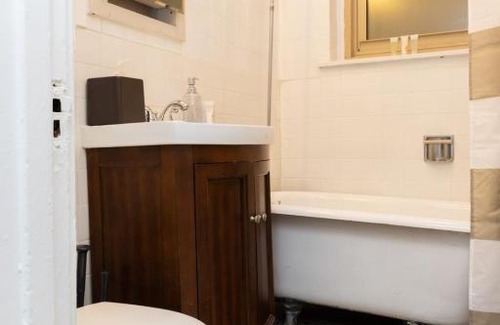 Hyde Park Wohnung | FRONTDESK Open Studio Apt near Promontory Point