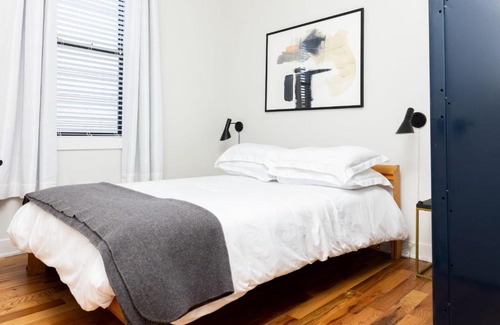 Lakeview Wohnung | FRONTDESK Spacious 2 BR Apt near Wrigley Field