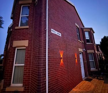 Manchester Haus | Full Home with Free Parking in Moss Bank, Crumpsall, Manchester