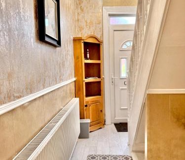 Manchester Haus | Full Home with Free Parking in Moss Bank, Crumpsall, Manchester