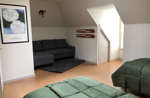 Butte Haus | Full House in Uptown, Close to Festivals, Restaurants, and Shopping