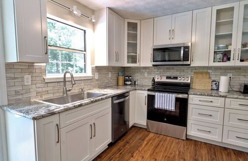 Cartersville Haus | Full Kitchen, Backyard, Ping Pong, Desk and Patio - Family Retreat at LakePoint