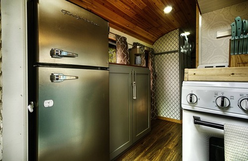 Charles Town Haus | Fully Converted Skoolie on Charming 40-Acre Farm with Hot Tub