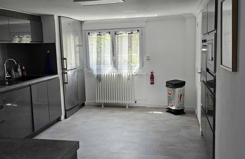 Tremblay-en-France Wohnung | Fully equipped apartment 65 m2 + shared pool