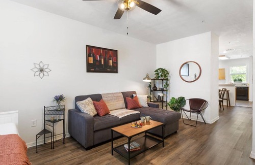 Gainesville Eigentumswohnung | Fully-Equipped 2BD Condo - Convenient & Inviting🌟