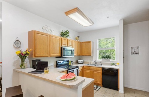 Gainesville Eigentumswohnung | Fully-Equipped 2BD Condo - Convenient & Inviting🌟