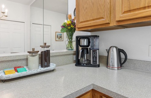 Gainesville Eigentumswohnung | Fully-Equipped 2BD Condo - Convenient & Inviting🌟