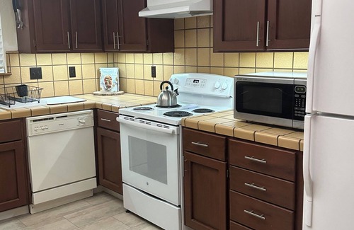 Tahoe Paradise Haus | Fully furnished house in quiet neighborhood perfect for a family or professional