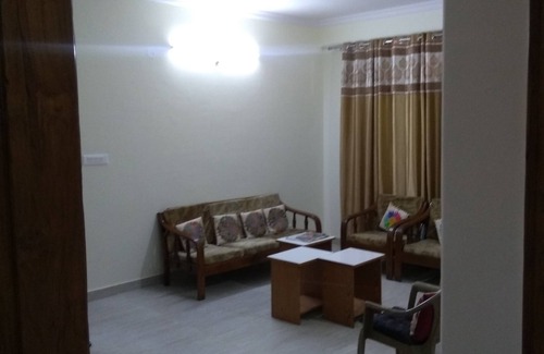 New Shimla Wohnung | Komplett möbliertes Apartment (drei Schlafzimmer mit angeschlossenem Bad und Küche)