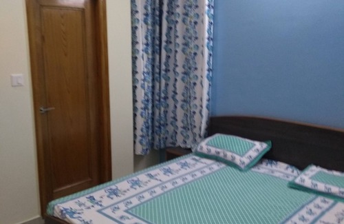 New Shimla Wohnung | Komplett möbliertes Apartment (drei Schlafzimmer mit angeschlossenem Bad und Küche)