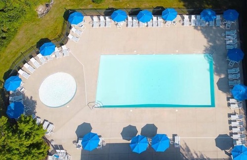 Summer Village Hütte | Fully furnished cottage, minutes from the beach.