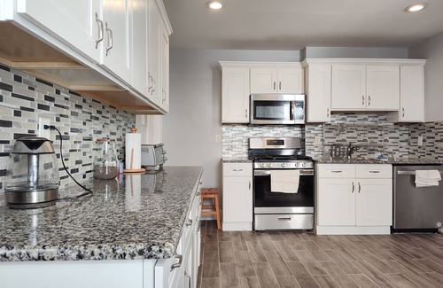 Maplewood Haus | Fully Private 1BR Home King Bed Walk to Train & Downtowns – Near NYC & EWR