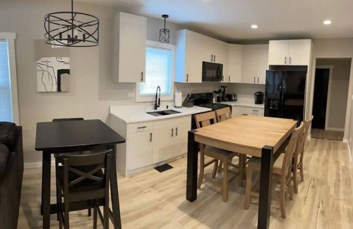 Maywood Haus | Fully Remodeled Large Home Ready for You & YourFamily to Enjoy