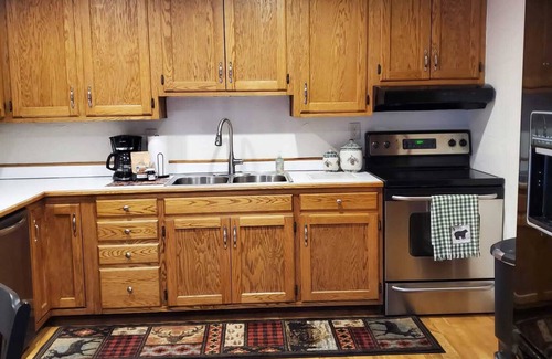 Coram Haus | Fully Remodeled Mountain View home near Glacier National Park