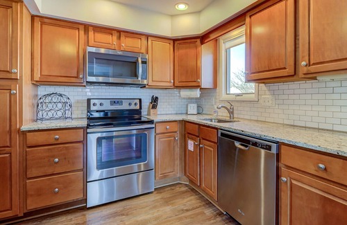 Village Green Haus | Neu renoviert (Neu August 2017) 3 BR für 2020 verfügbar!