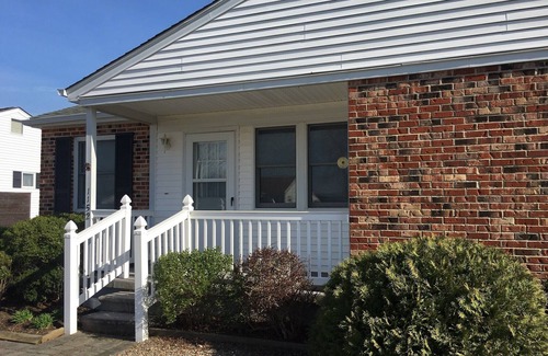 Village Green Haus | Neu renoviert (Neu August 2017) 3 BR für 2020 verfügbar!