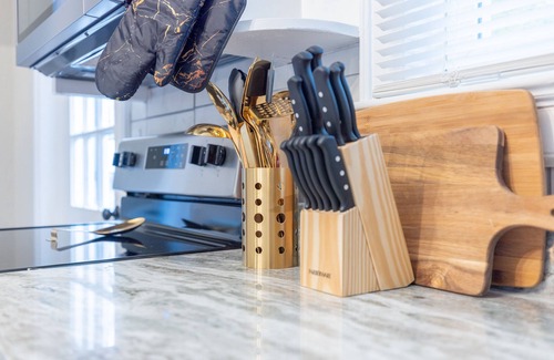 High Point Haus | Fully Renovated 5BR Historic Retreat - Walk to High Point U & Market - Sleeps 14