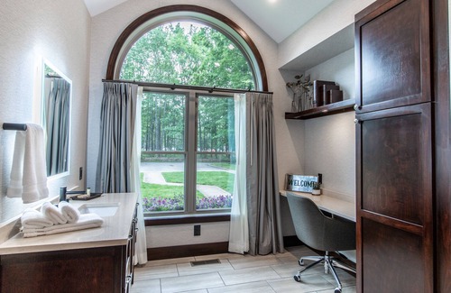 Canadian Lakes Eigentumswohnung | Fully Renovated Condo - Sleeps 7!