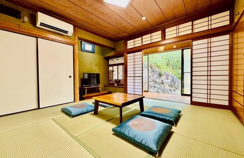 Shirahama Haus | Fumiko-no-tei Hanare 1 minute walk to the sea 17 - 34 people OK 4 bedrooms 2 toilets