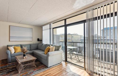 Midtown Ocean City Wohnung | Fun & Comfy Beachside Getaway ~ King Bed ~ Balcony