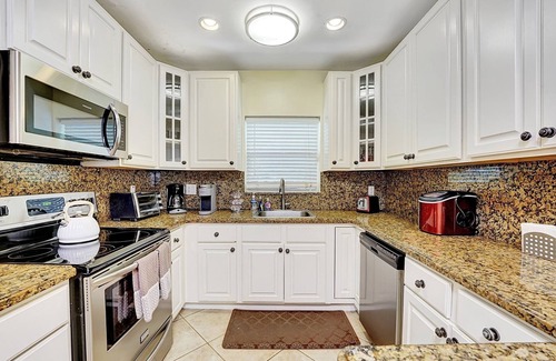 Delray Beach Haus | PHENOMENAL FUN DOWNTOWN DELRAY RAUMHAUS / W / HEIZTER POOL / TIKI HÜTTE / NAHE STRAND