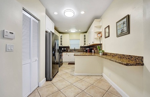 Delray Beach Haus | PHENOMENAL FUN DOWNTOWN DELRAY RAUMHAUS / W / HEIZTER POOL / TIKI HÜTTE / NAHE STRAND