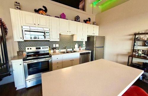 Sandusky Eigentumswohnung | Downtown Sleeps 8 Pool Hot Tub Cedar Point Sports Force Kalahari!