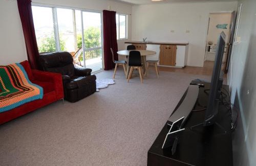 Cable Bay Haus | Fun in the Sun