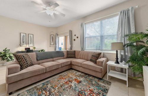 Regal Palms Haus | Fun Resort Lazy River & Arcade 15 Min to Disney