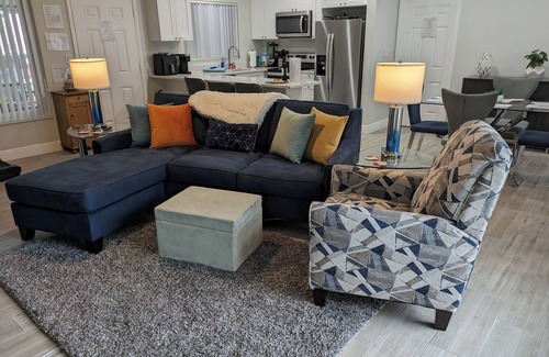 Coral Ridge Haus | Fun-tastic Oasis! Shared Heated Pool n Spa! Beach 1.4 mi! Walkable Food n Fun!