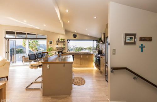 Hatfields Beach Haus | Funky Beach House with sea and country views