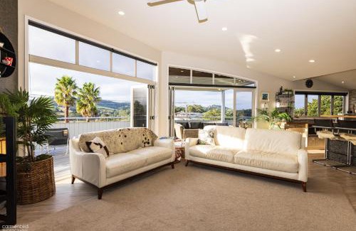 Hatfields Beach Haus | Funky Beach House with sea and country views