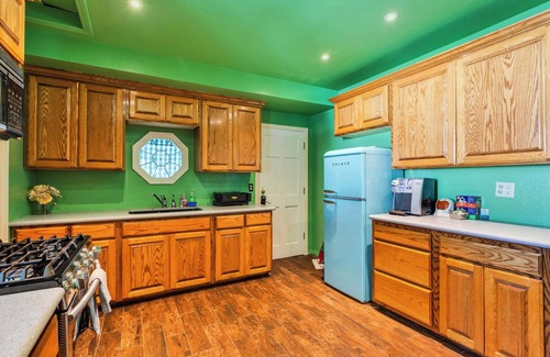 Pine Cove Haus | Funky & Fun 3-bedroom house in Idyllwild-Pine Cove with Hot Tub & EV Charger