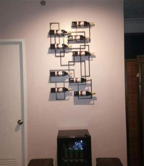 Bacolod Wohnung | Furnished Condo with Private Parking, Free WiFi, Netflix & 2 Aircon Units